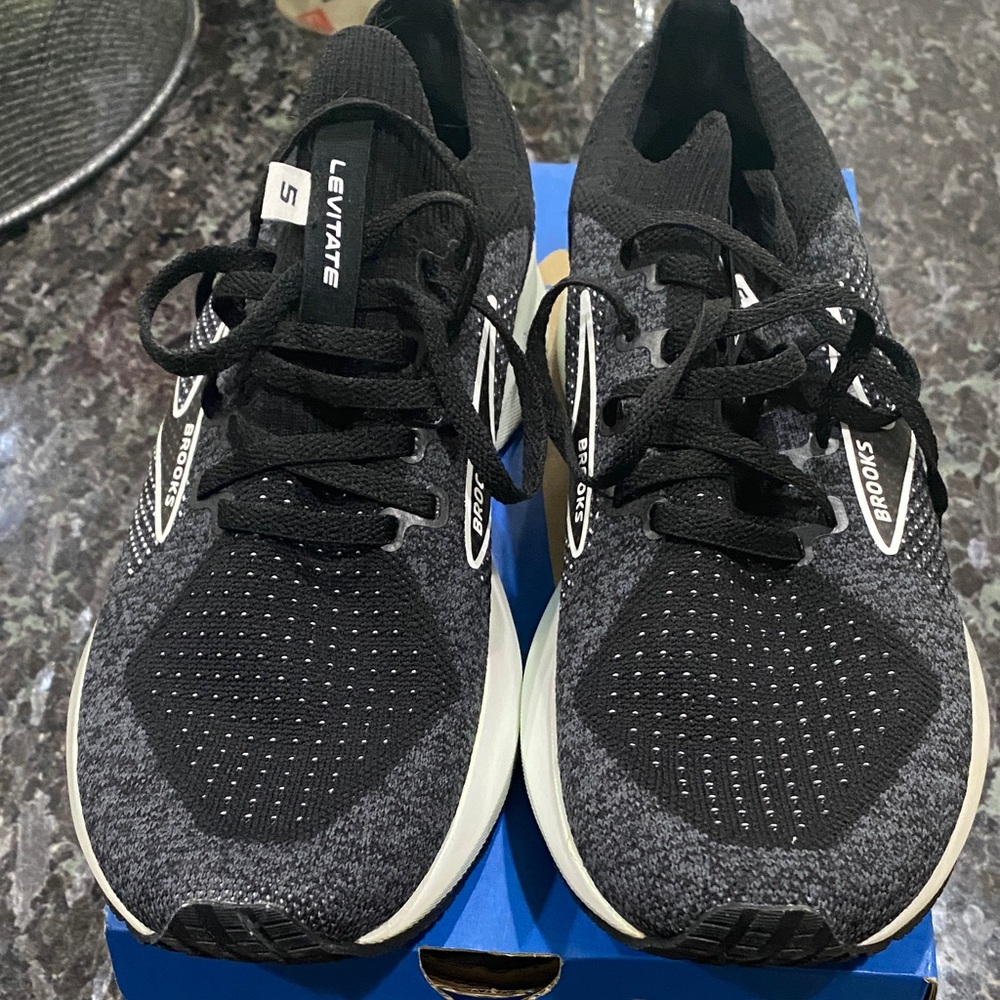 Brooks Levitate StealthFit 5 Women's Black Running Shoes